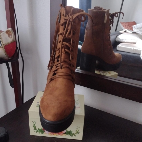 NWOT Brown western mid-calf suede platform boots - Picture 3 of 4